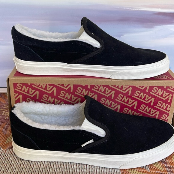 Vans • WMNS Classic Slip-On
Cozy Hug Black
VN0A5A08BM8
Sneakers Sherpa - Picture 2 of 16